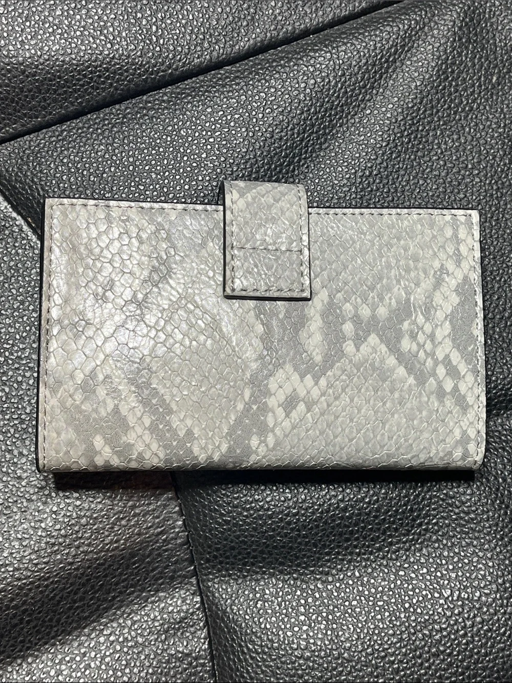 NEW Gray Snakeskin-Pattern Card Holder Wallet- Simply Vera Vera Wang, RFID